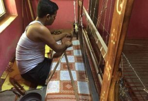 1200px Weaving Of Sambalpuri Sari 1