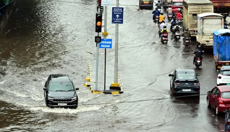 Mumbai Rains Cars Shadab D 750x430